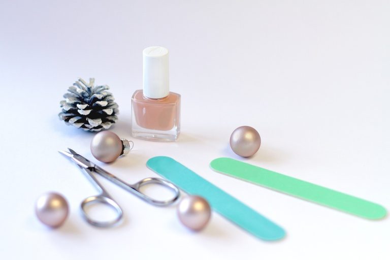 Comment enlever du vernis sans dissolvant ?