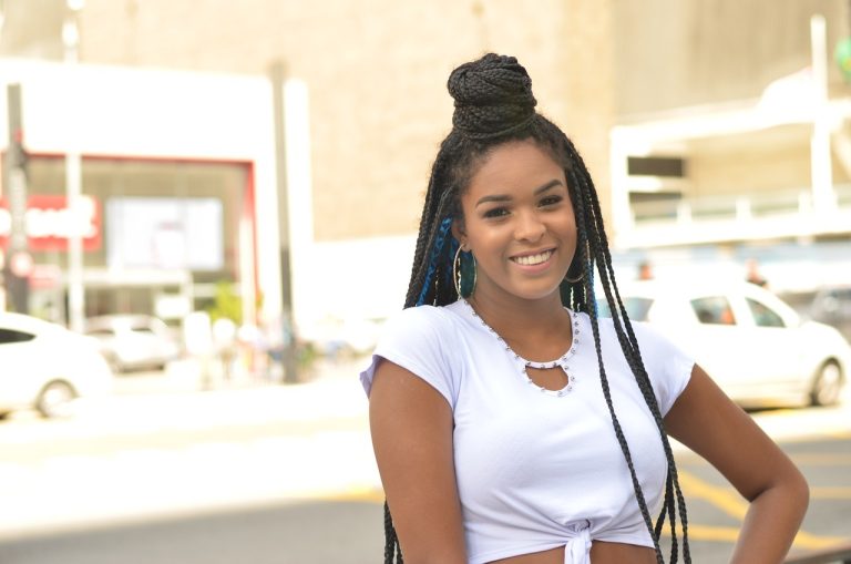 Tresses africaines : le guide pour une jolie coiffure et des cheveux sains