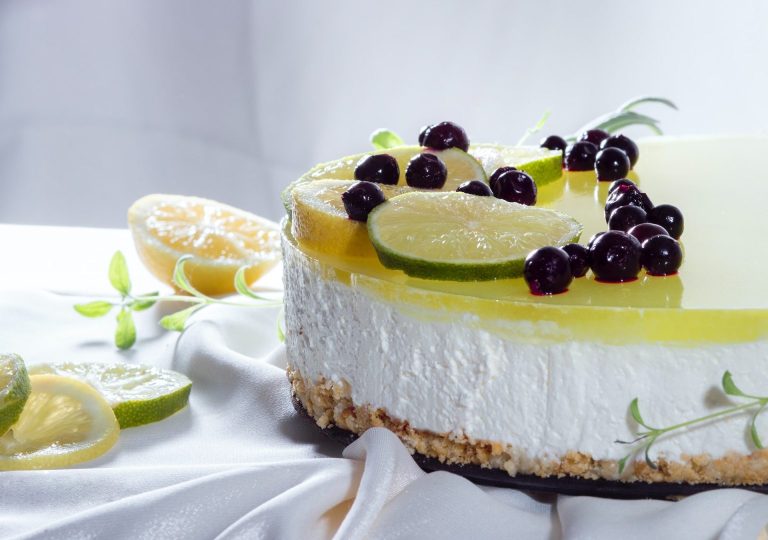 Un dessert rafraîchissant et léger: la recette du cheesecake au citron !