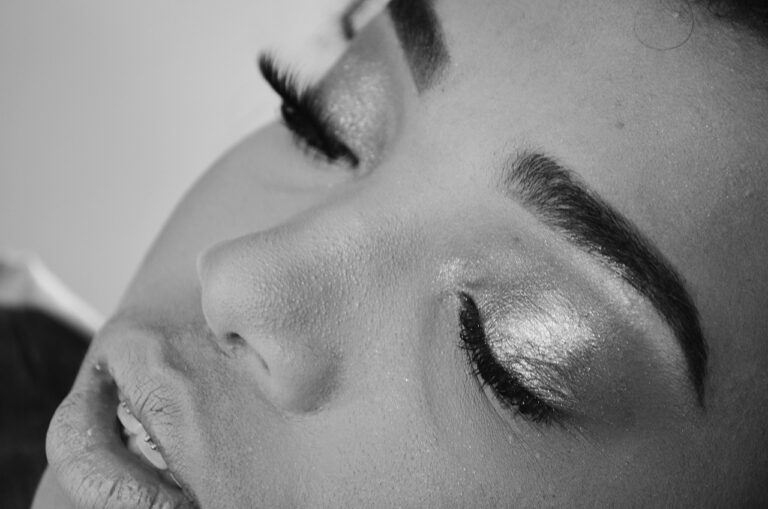 Réinventer la beauté: l’attrait des lèvres charnues chez la femme
